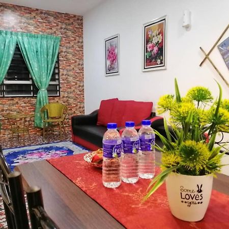 Homestay Camelia Kuala Terengganu - Seroja House Luaran gambar